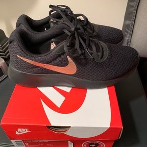 **NEW** Women’s Nike Tanjun